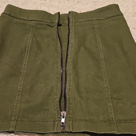 Forever 21 Green Mini Skirt - Picture 3 of 5